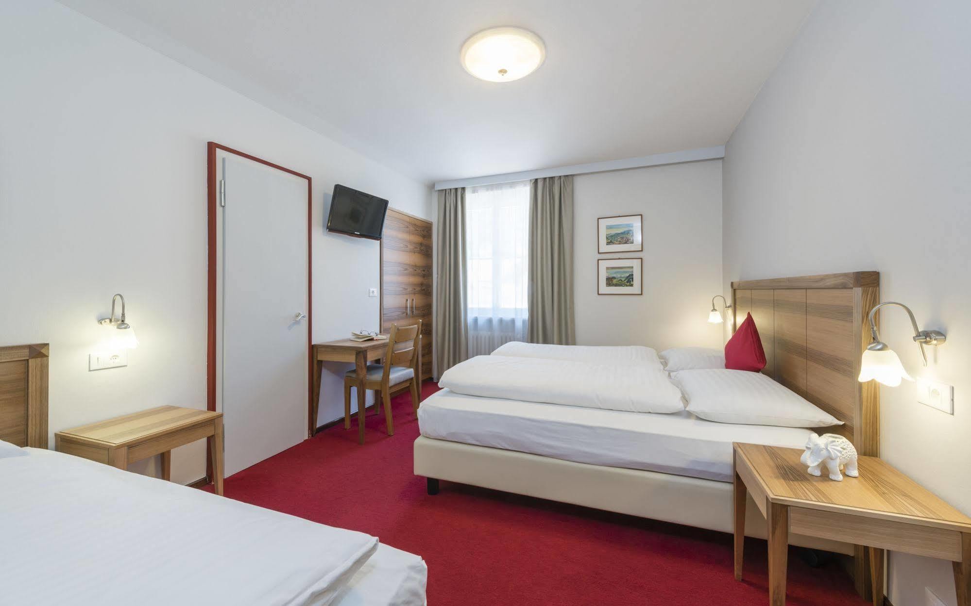Hotel Elefant Ora / Auer Exteriér fotografie